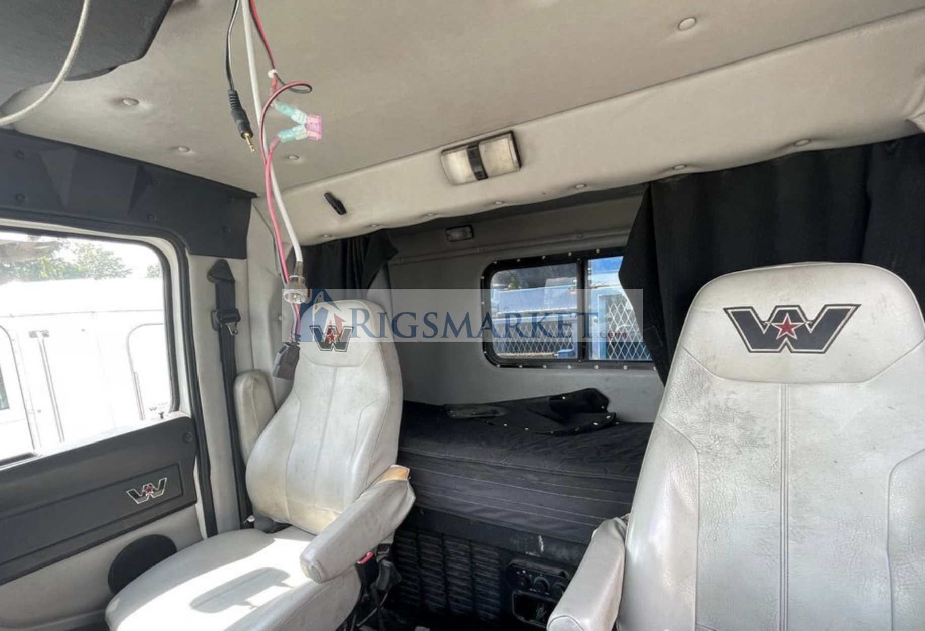 Bodylaod twin cement pumper 2014 WESTERN STAR Double Pumper Truck 2021